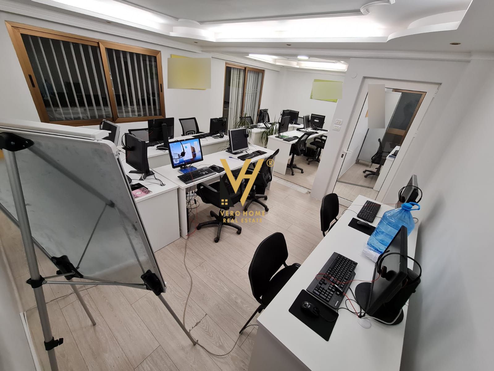 ZYRE 120 M2 ME QERA TE SHESHI WILLSON 790 EURO