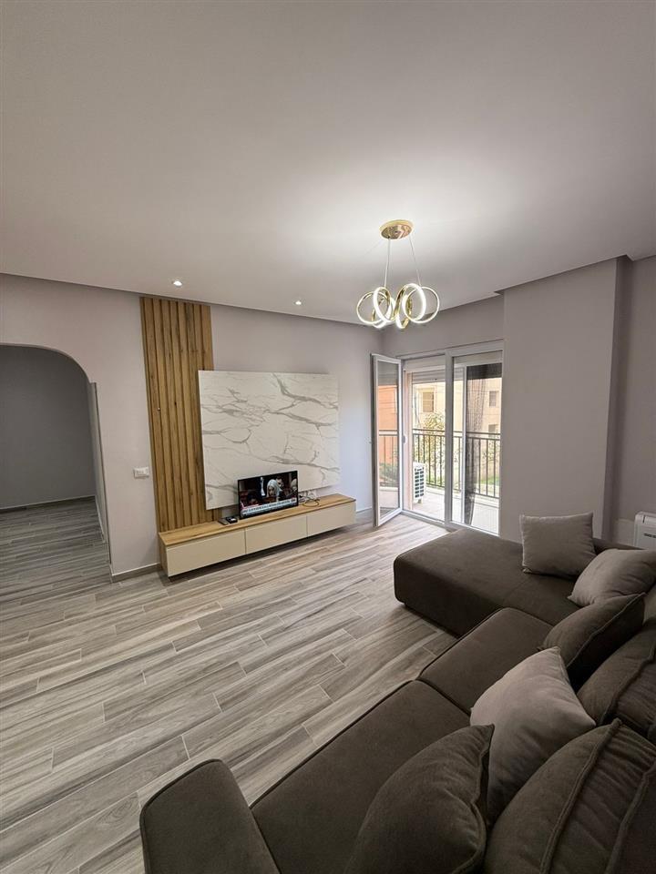 APARTAMENT 2+1 PER QIRA TEK TREGU INDUSTRIAL!