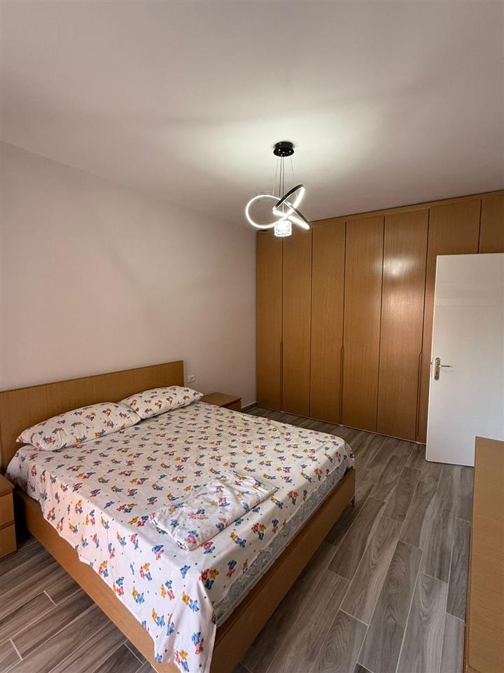 APARTAMENT 2+1 PER QIRA TEK TREGU INDUSTRIAL!