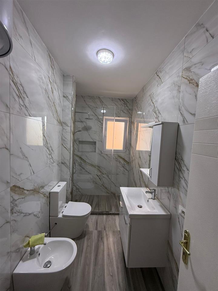 APARTAMENT 2+1 PER QIRA TEK TREGU INDUSTRIAL!