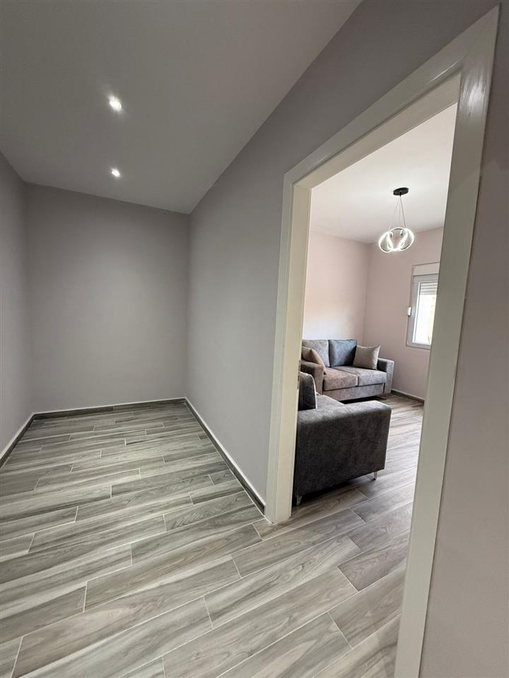 APARTAMENT 2+1 PER QIRA TEK TREGU INDUSTRIAL!