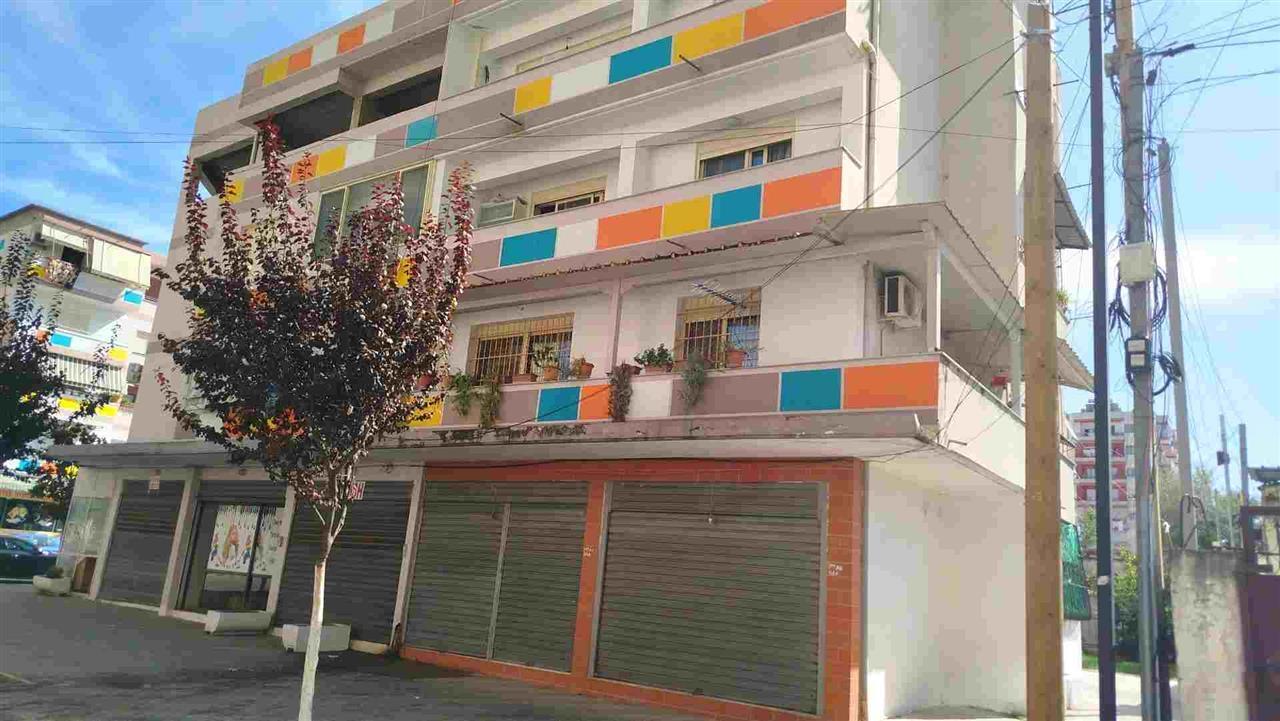 Fier, shitet apartament 3+1 i mobluar 850 euro m²