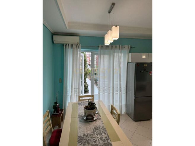 Apartament 2+1+Parkim per qira tek Pazari i Ri!