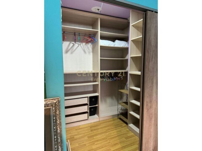 Apartament 2+1+Parkim per qira tek Pazari i Ri!