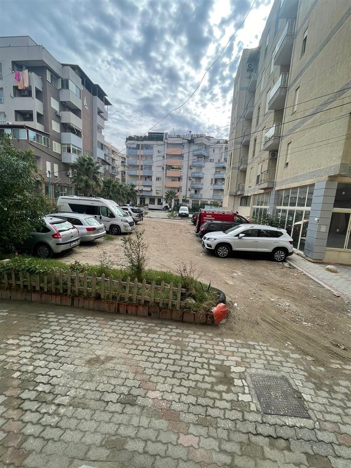 Apartament per shitje prane portit