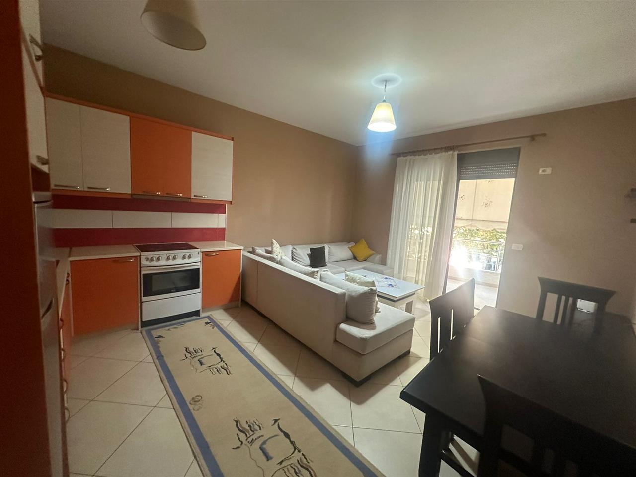 JEPET ME QERA APARTAMENT 2+1 NE QENDER NE SARANDE