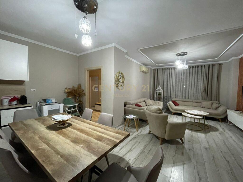 SHITET APARTAMENT 2+1+2T+2BALLKONE TEK GJYKATA, DURRES!