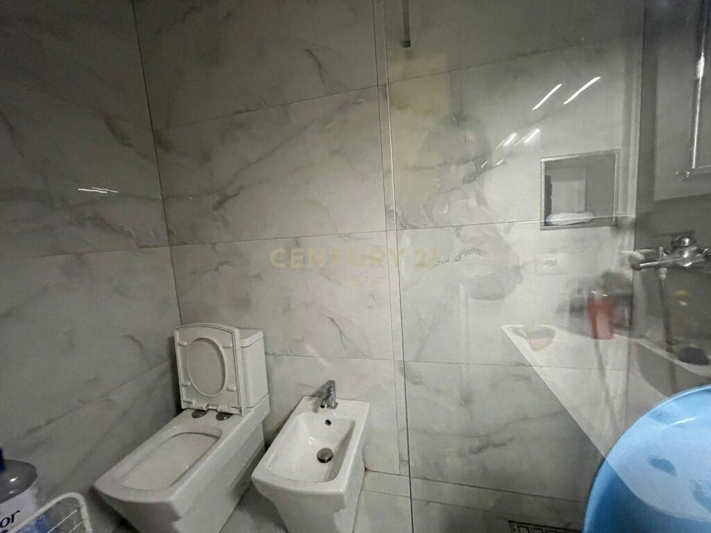 SHITET APARTAMENT 2+1+2T+2BALLKONE TEK GJYKATA, DURRES!