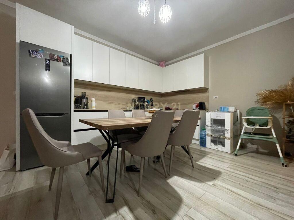 SHITET APARTAMENT 2+1+2T+2BALLKONE TEK GJYKATA, DURRES!