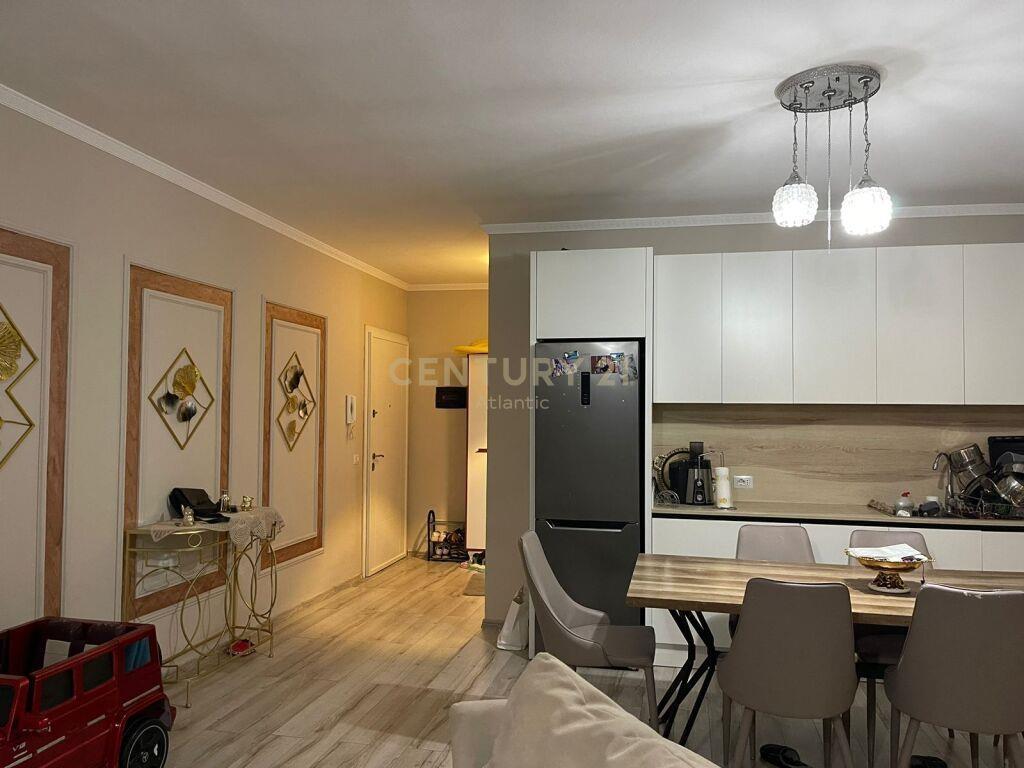 SHITET APARTAMENT 2+1+2T+2BALLKONE TEK GJYKATA, DURRES!