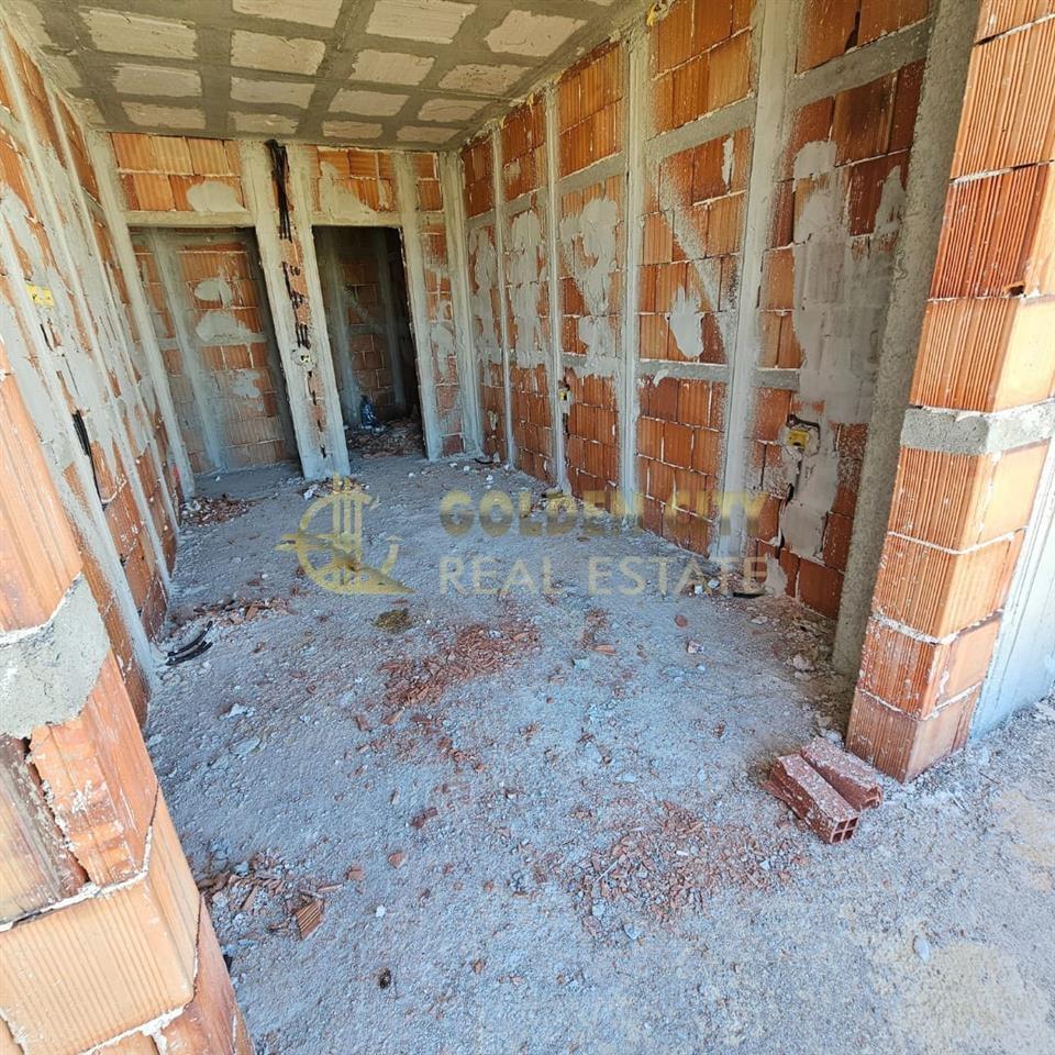 Shitet apartament 2+1+2 GOLEM