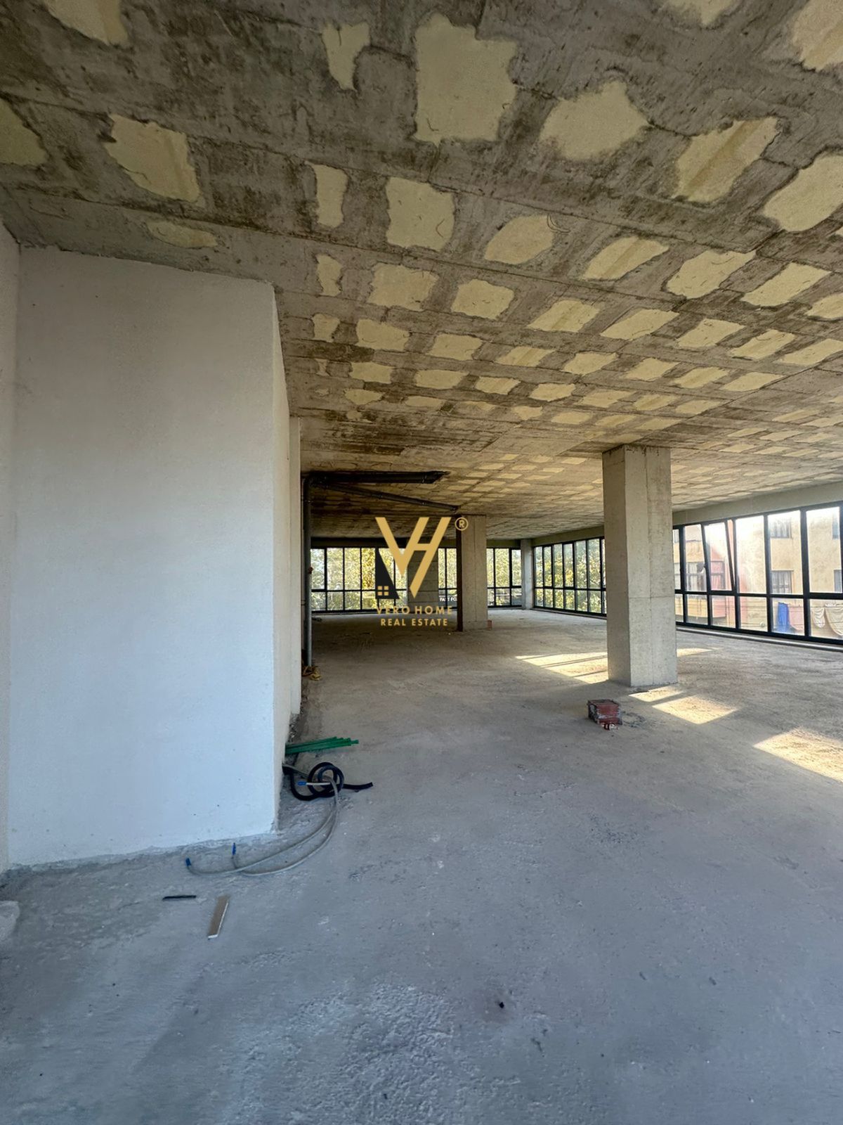 AMBIENT NE KAMEZ 850.000 EURO