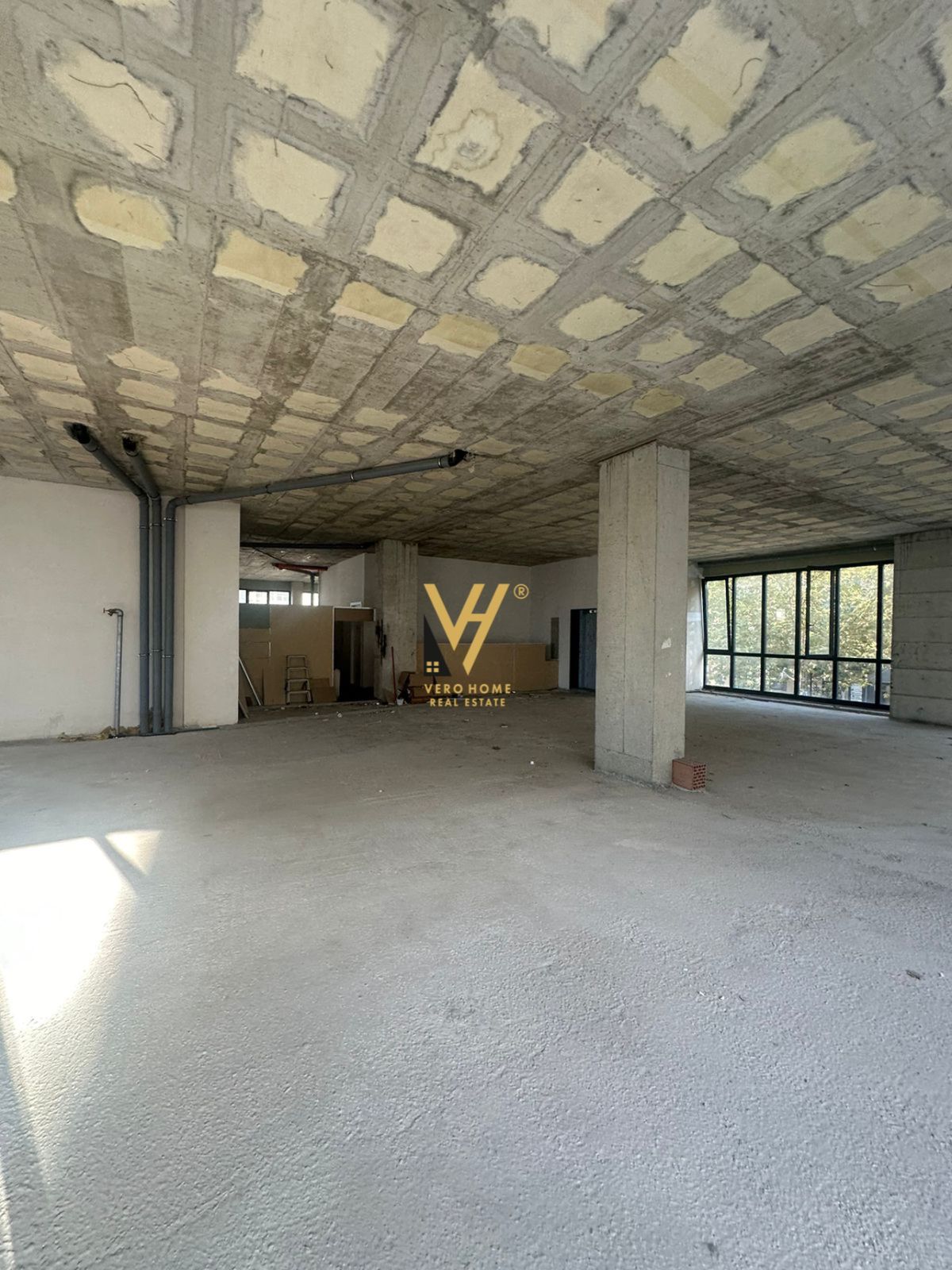 AMBIENT NE KAMEZ 850.000 EURO