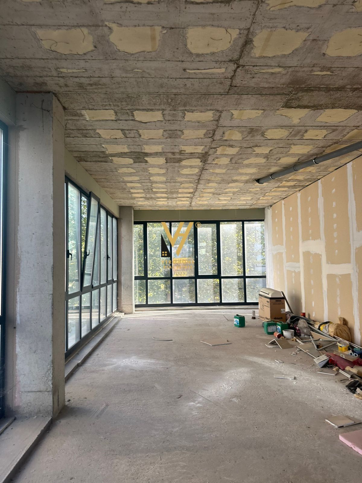 AMBIENT NE KAMEZ 850.000 EURO