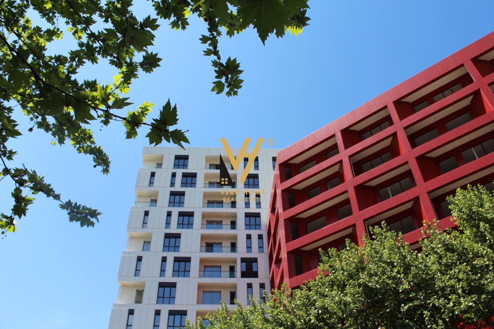 ZYRE 120 M2 ME QERA TE KOMPLEKSI ARLIS 600 EURO