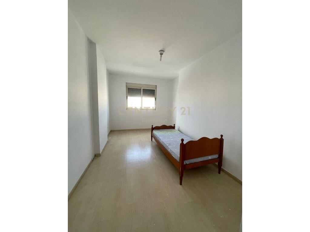 Jepet apartament 2+1 me qera prane Ish Rajonit te Policise,