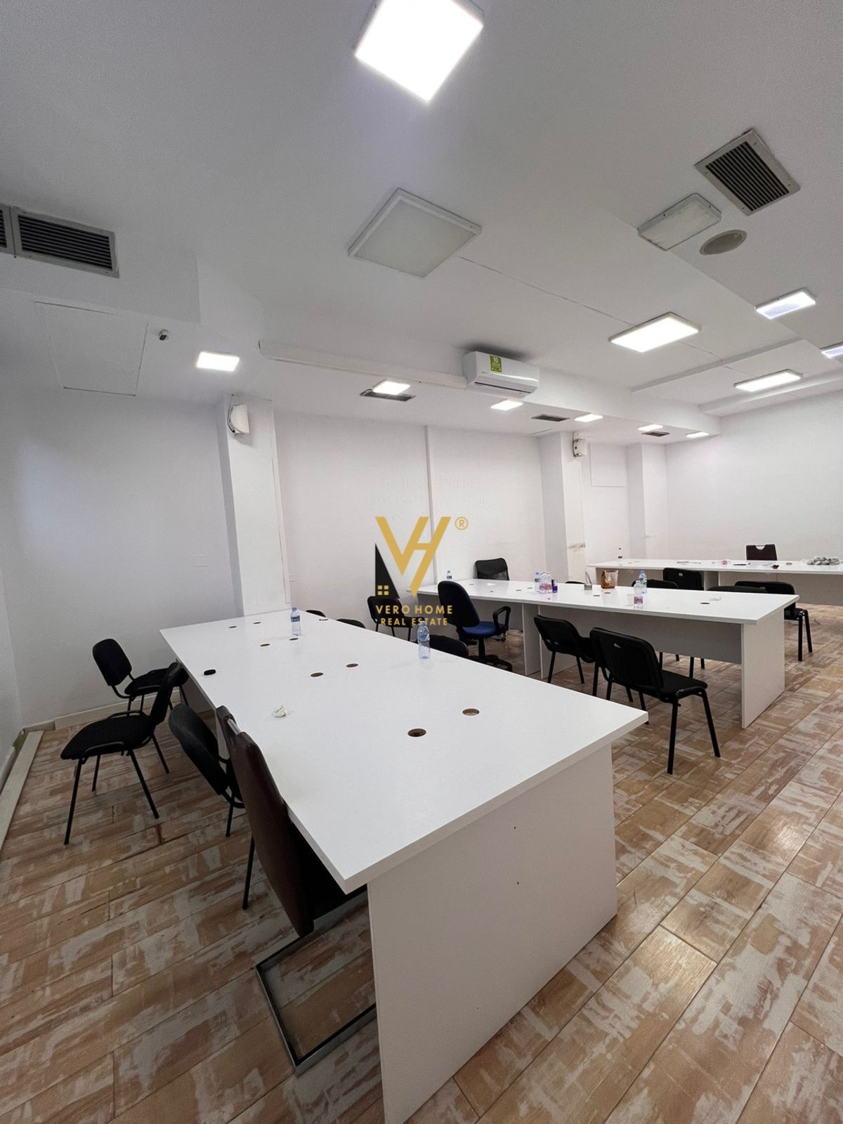 JEPET ZYRE 200 M2 ME QERA TE SELVIA 250.000 LEKE