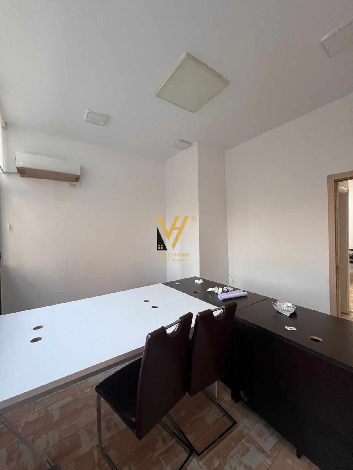 JEPET ZYRE 200 M2 ME QERA TE SELVIA 250.000 LEKE