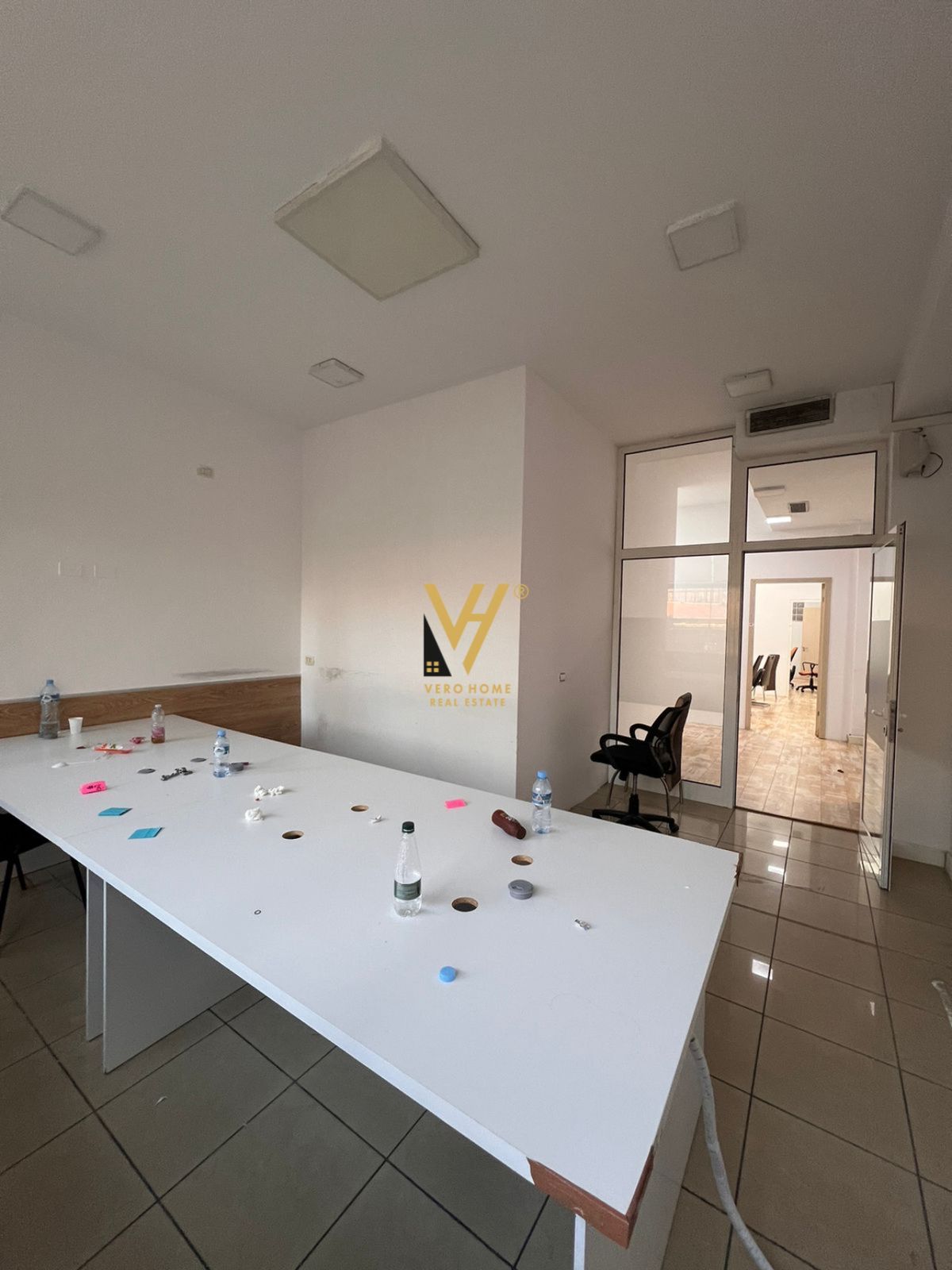 JEPET ZYRE 200 M2 ME QERA TE SELVIA 250.000 LEKE