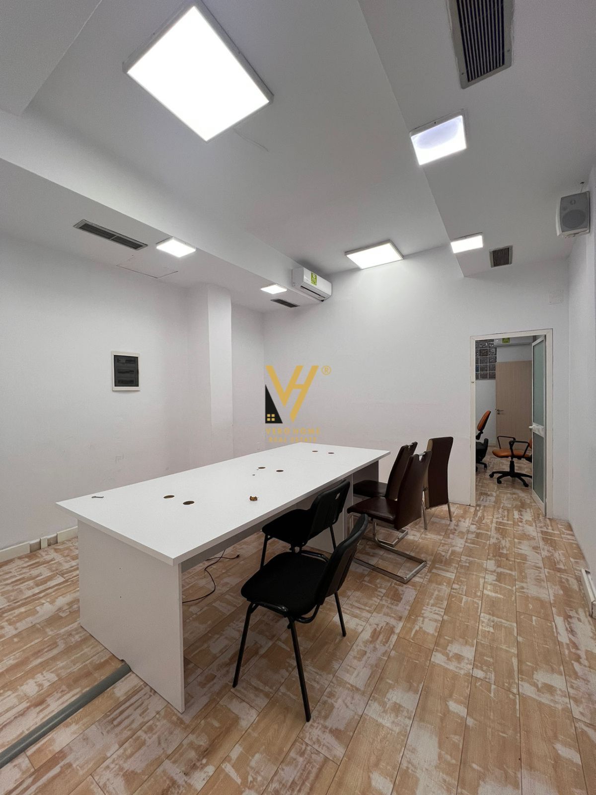 JEPET ZYRE 200 M2 ME QERA TE SELVIA 250.000 LEKE