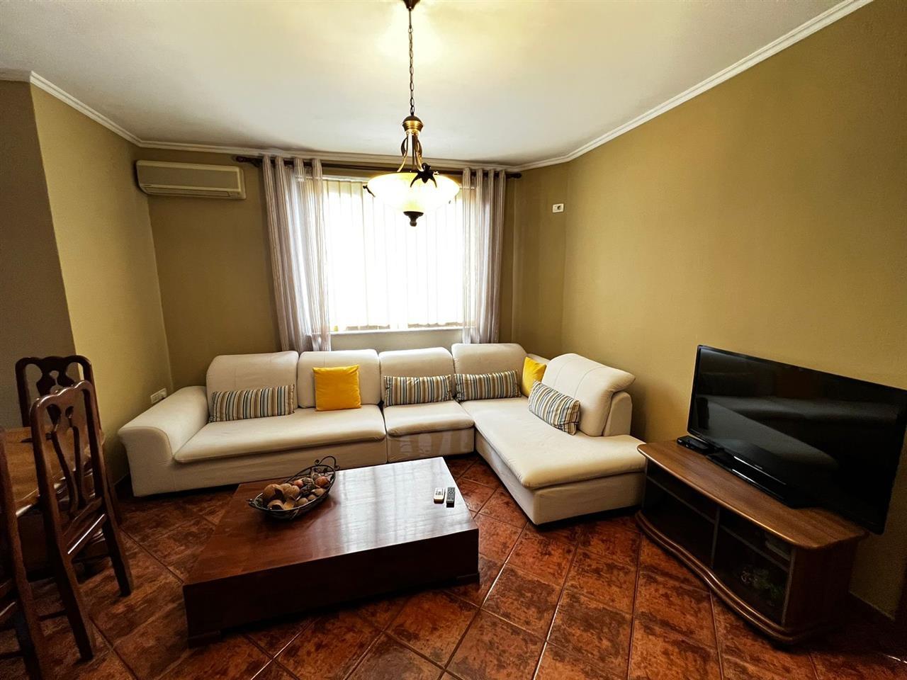 Qera,Apartament 3+1,Bulevardi Zogu i Pare, Stacionit Trenit!