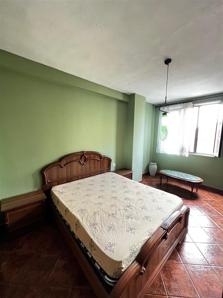 Qera,Apartament 3+1,Bulevardi Zogu i Pare, Stacionit Trenit!