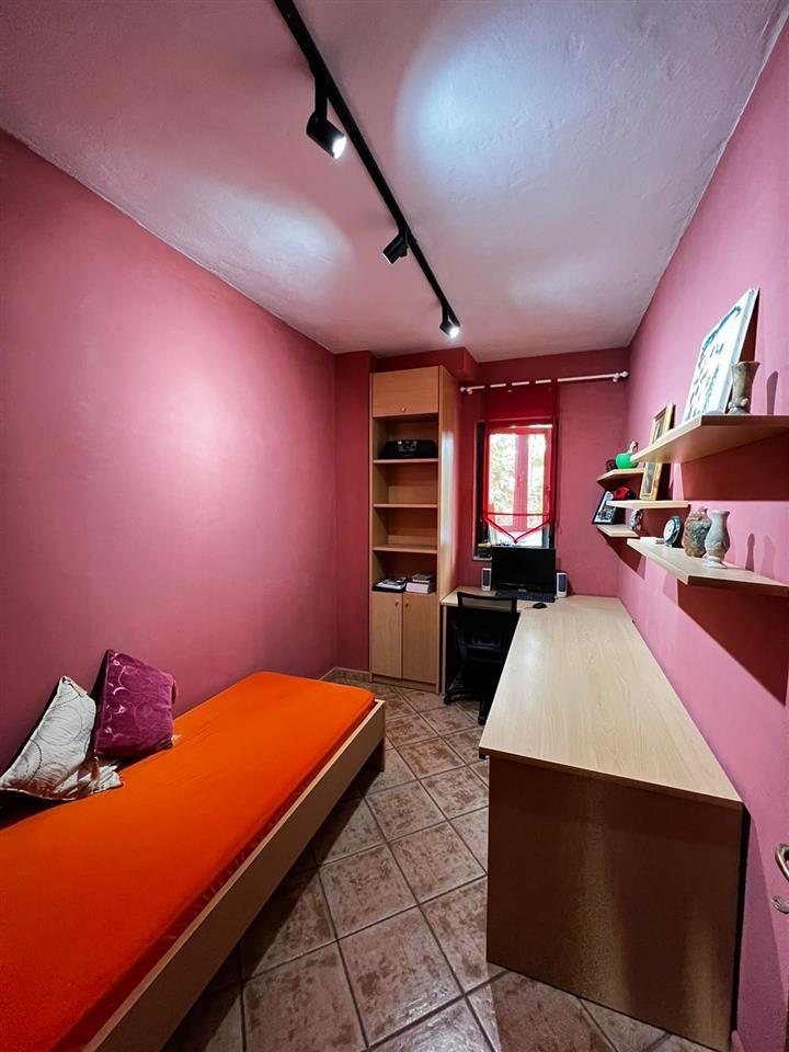 Qera,Apartament 3+1,Bulevardi Zogu i Pare, Stacionit Trenit!