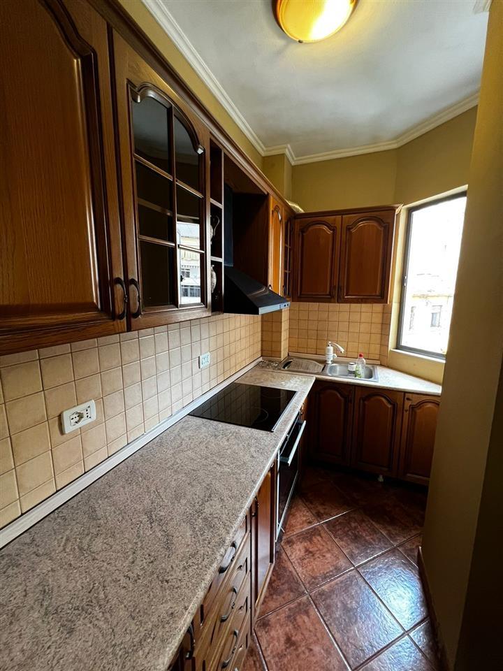 Qera,Apartament 3+1,Bulevardi Zogu i Pare, Stacionit Trenit!