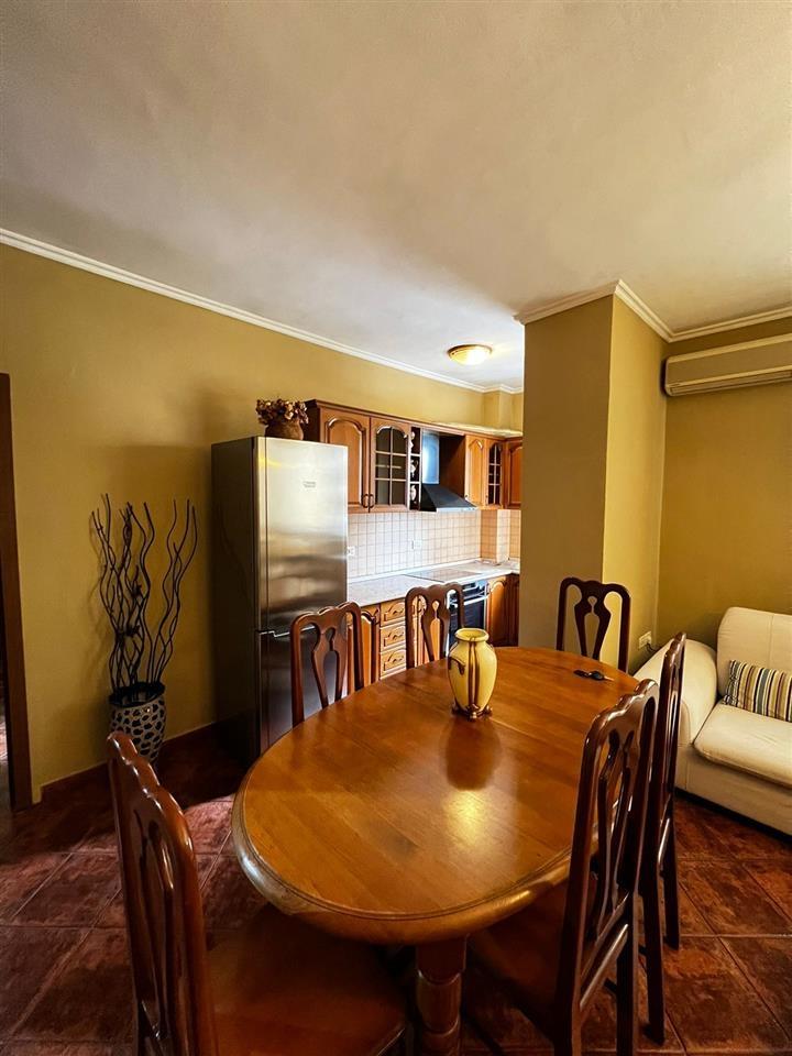 Qera,Apartament 3+1,Bulevardi Zogu i Pare, Stacionit Trenit!