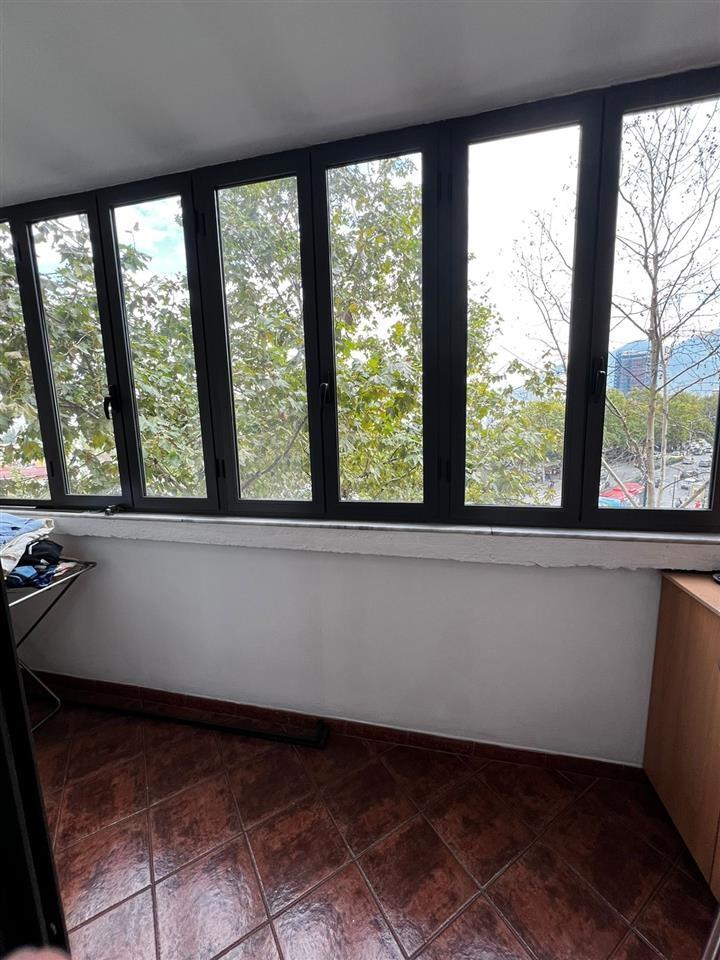 Qera,Apartament 3+1,Bulevardi Zogu i Pare, Stacionit Trenit!