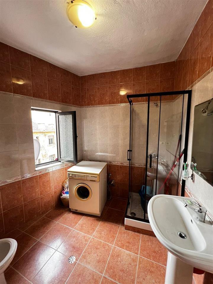 Qera,Apartament 3+1,Bulevardi Zogu i Pare, Stacionit Trenit!