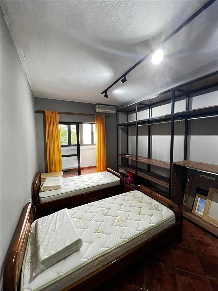 Qera,Apartament 3+1,Bulevardi Zogu i Pare, Stacionit Trenit!