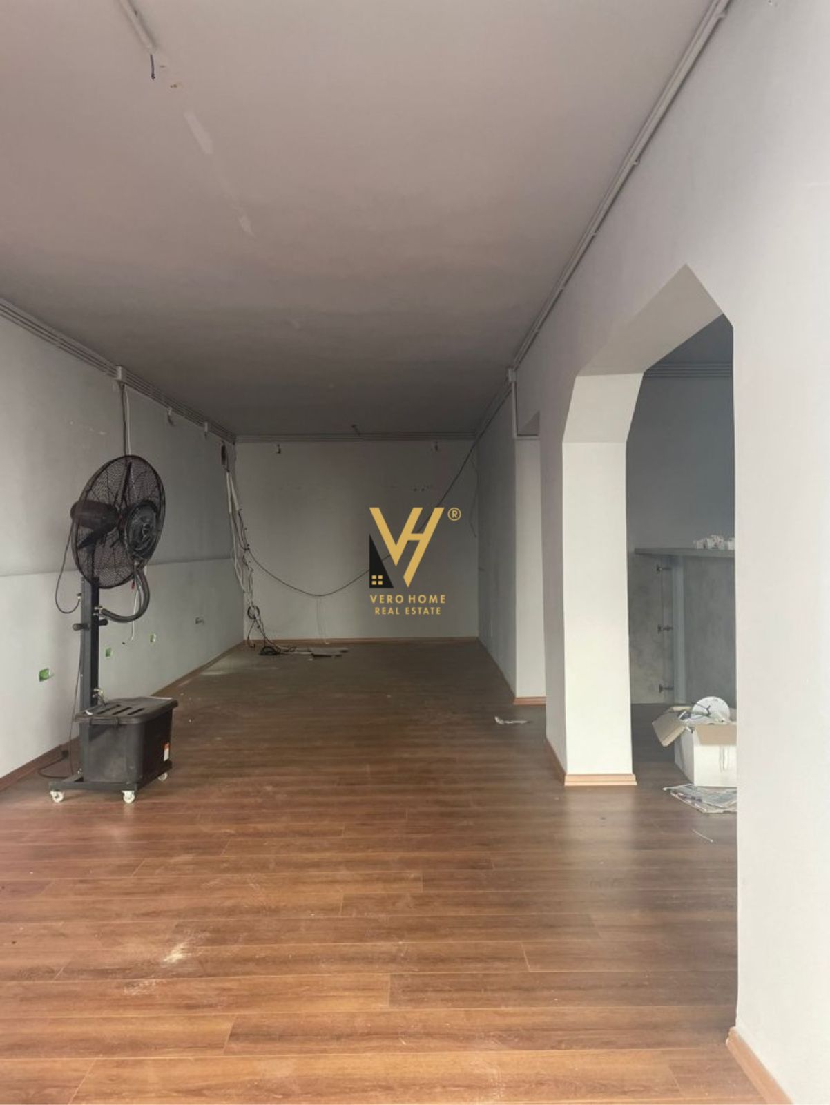 AMBIENT 132 M2 ME QERA TE SHESHI WILLSON 1.000EURO