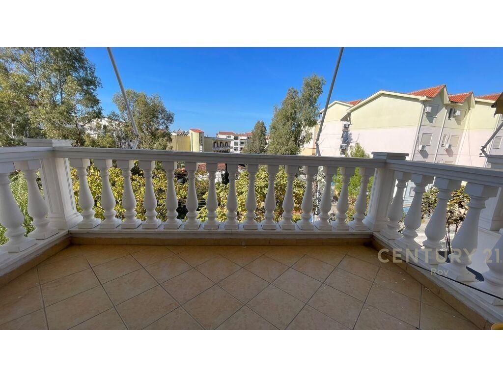 SHITET GARSONIERE TEK FLOWER HOTEL!