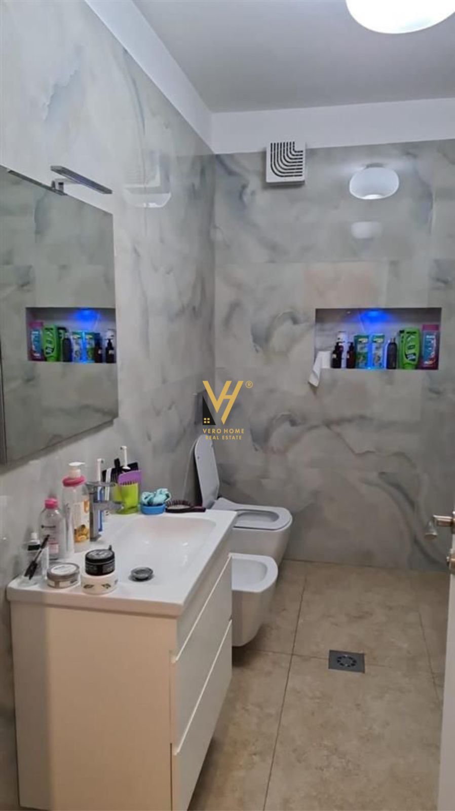 ZYRE 140M2 ME QERA TE QYTETI I STUDENTIT 700 EURO