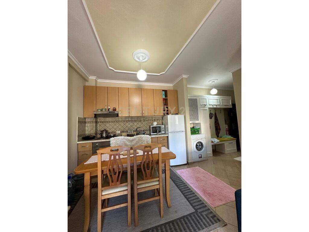 Apartament 1+1 Për Shitje në Golem !