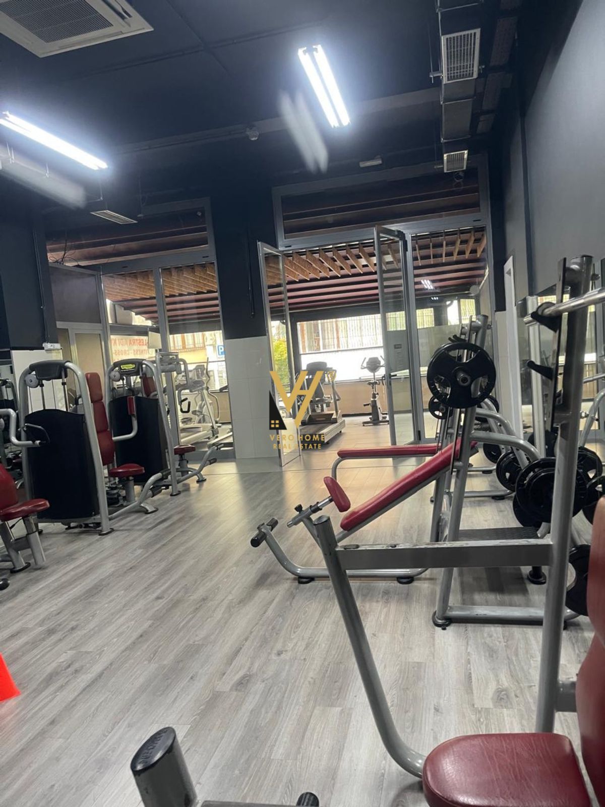 BISNESI 380 M2 TE KOMUNA E PARISIT 65.000 EURO