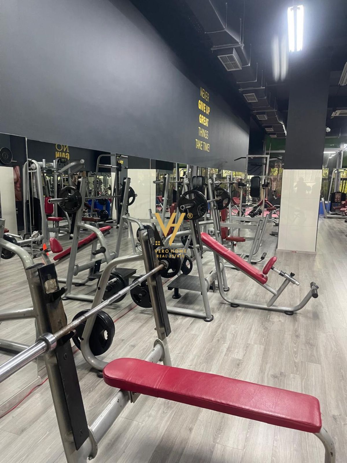 BISNESI 380 M2 TE KOMUNA E PARISIT 65.000 EURO