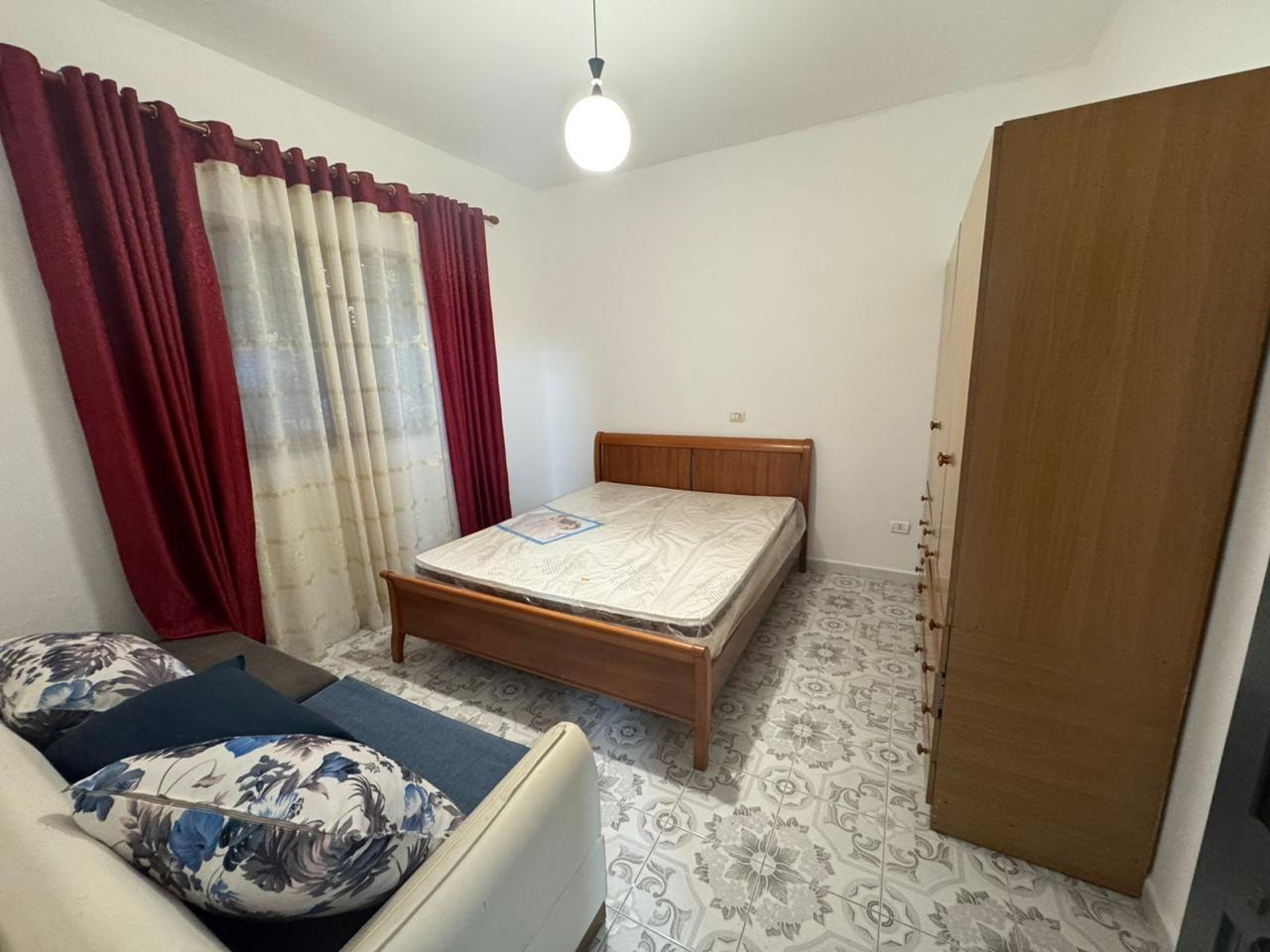 Jepet me qera kati i nje vile