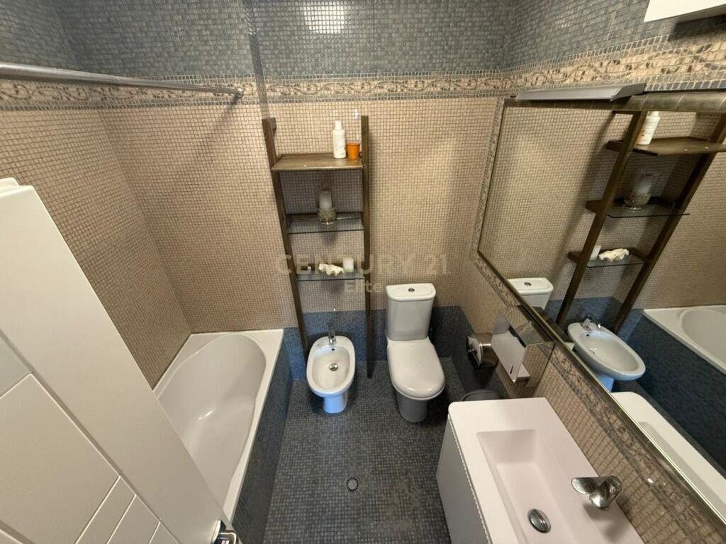 Japim me qira apartament ne zonen e Ish Bllokut.EL102411