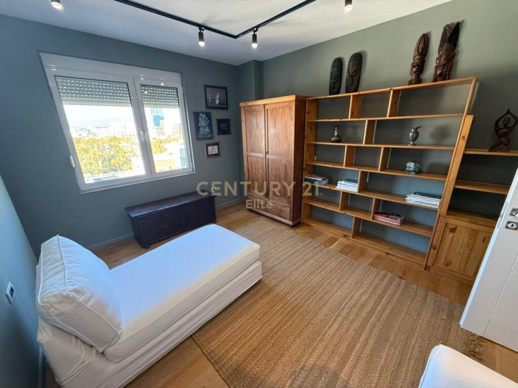 Japim me qira apartament ne zonen e Ish Bllokut.EL102411