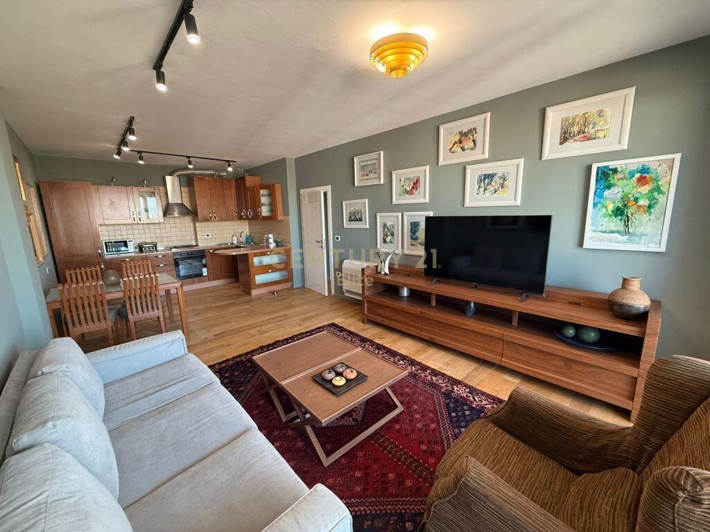 Japim me qira apartament ne zonen e Ish Bllokut.EL102411