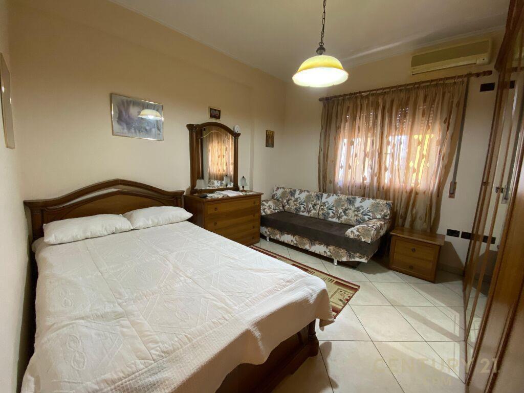 Japim me qira apartament 1+1 ne rrugën e Kavajës, bot102468