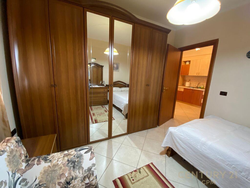 Japim me qira apartament 1+1 ne rrugën e Kavajës, bot102468