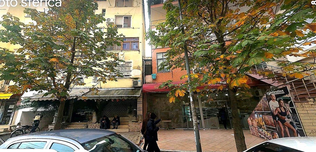 Dyqan me qera ne rrugen margerita tutulani