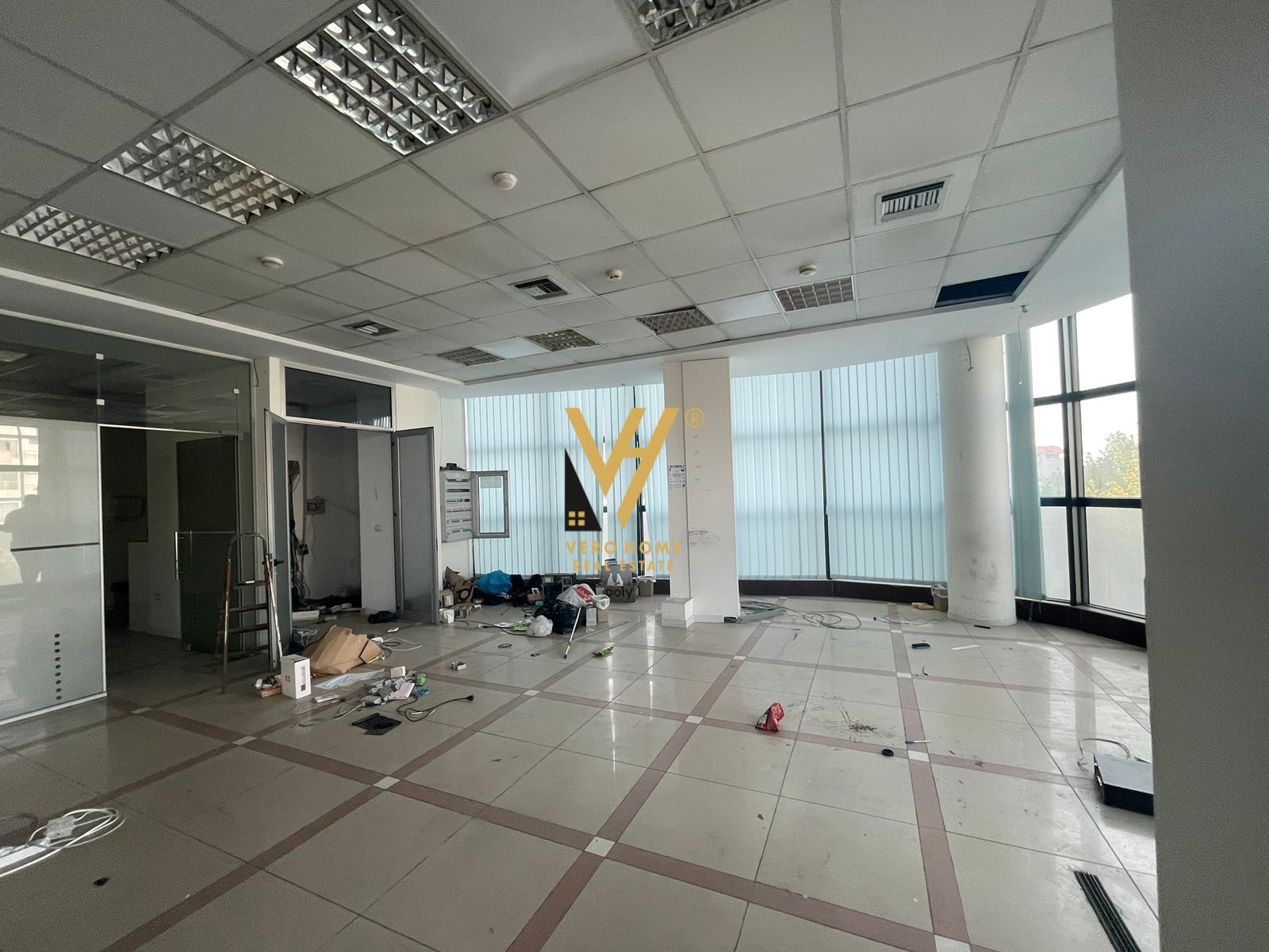 ZYRE 400 M2 ME QERA NE SELITE 2.700 EURO