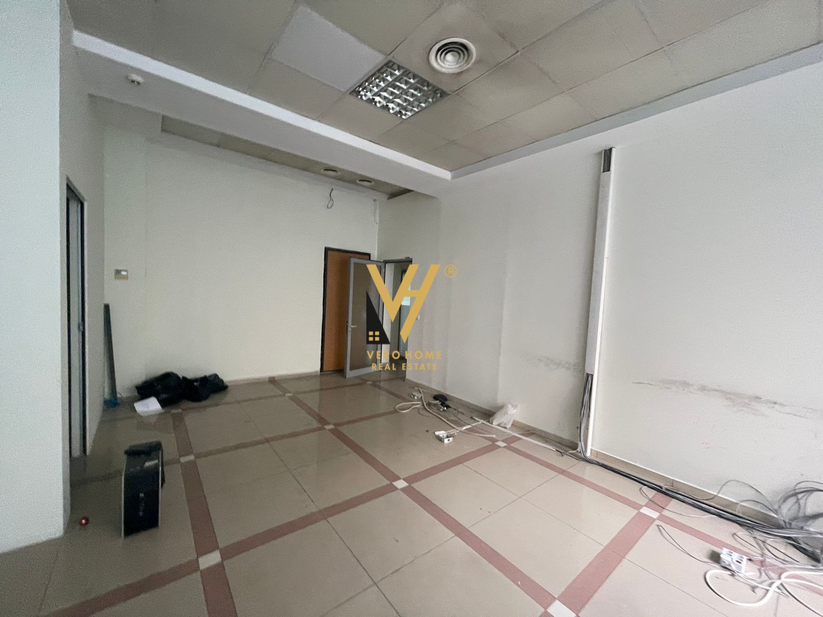 ZYRE 400 M2 ME QERA NE SELITE 2.700 EURO