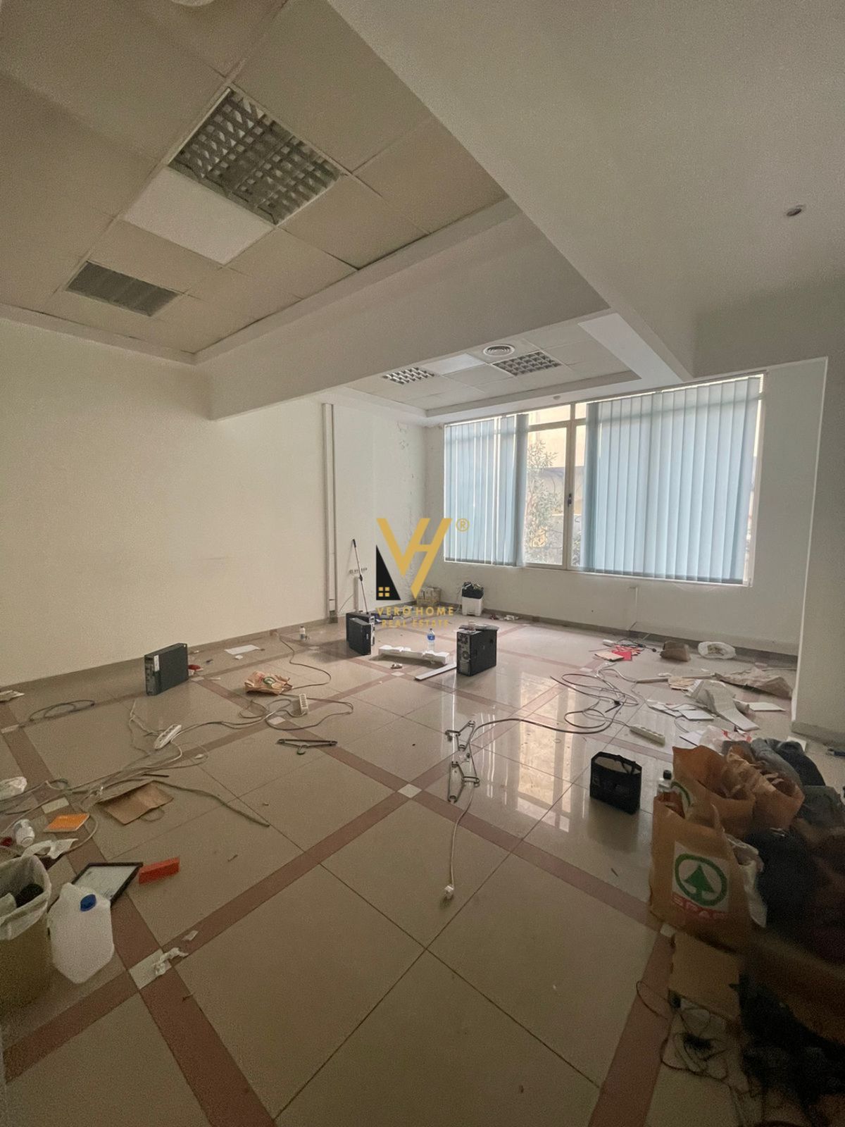 ZYRE 400 M2 ME QERA NE SELITE 2.700 EURO