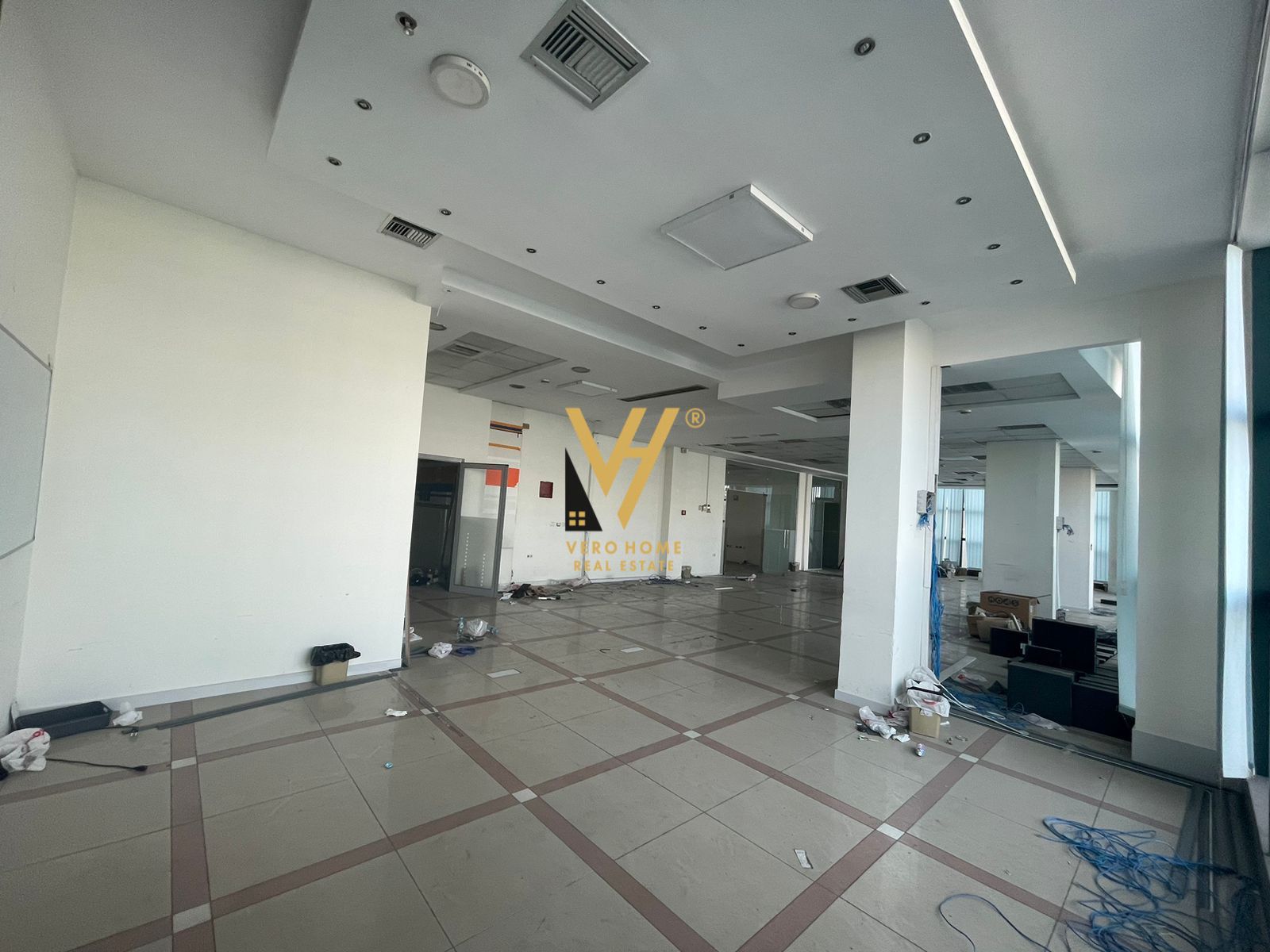 ZYRE 400 M2 ME QERA NE SELITE 2.700 EURO