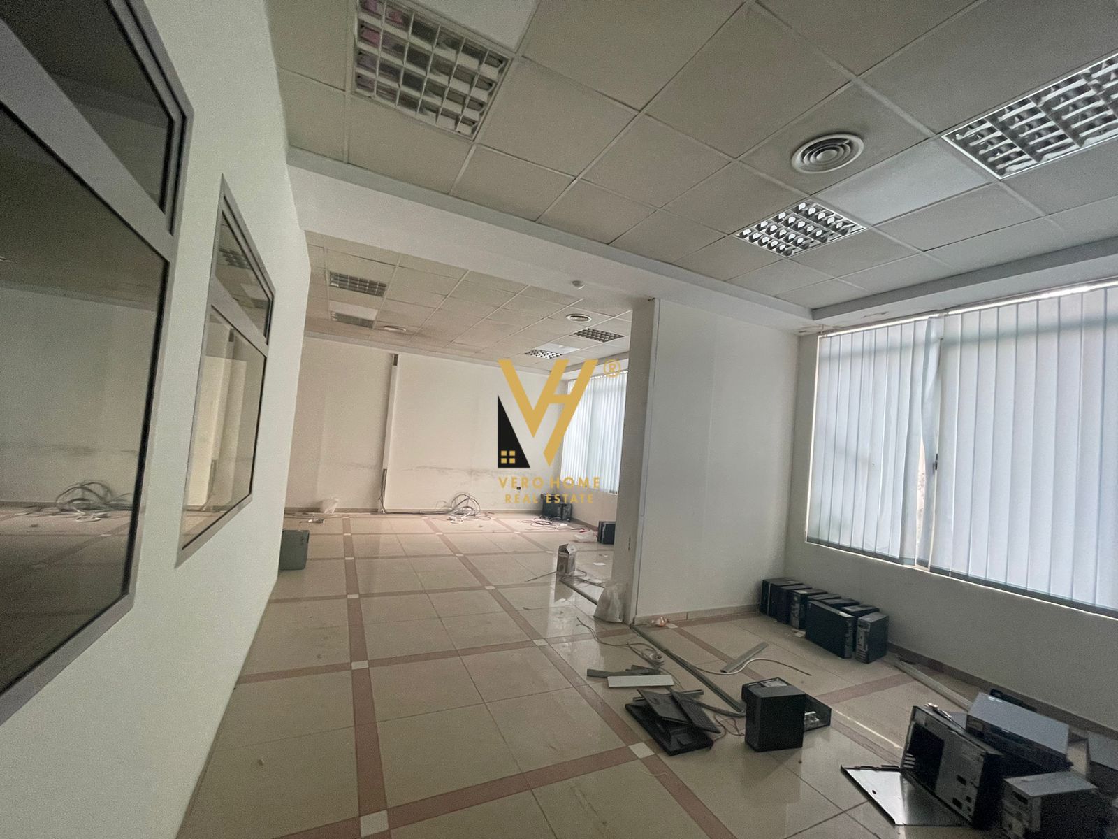 ZYRE 400 M2 ME QERA NE SELITE 2.700 EURO